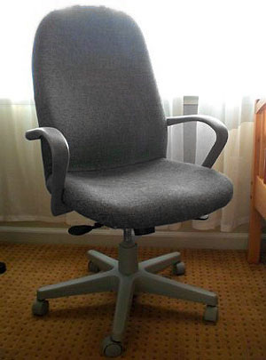 офисное кресло