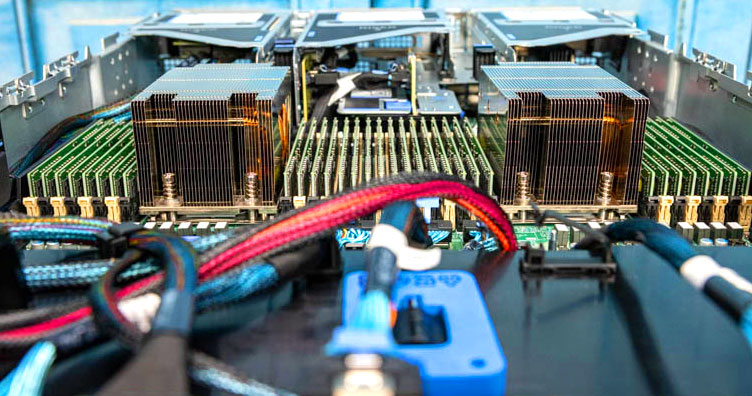 AMD EPYC 7763 - самый мощный серверный процессор!